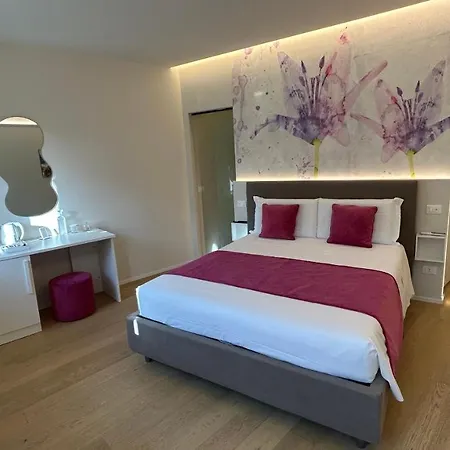 San Lorenzo Luxury Boutique Couette-café
